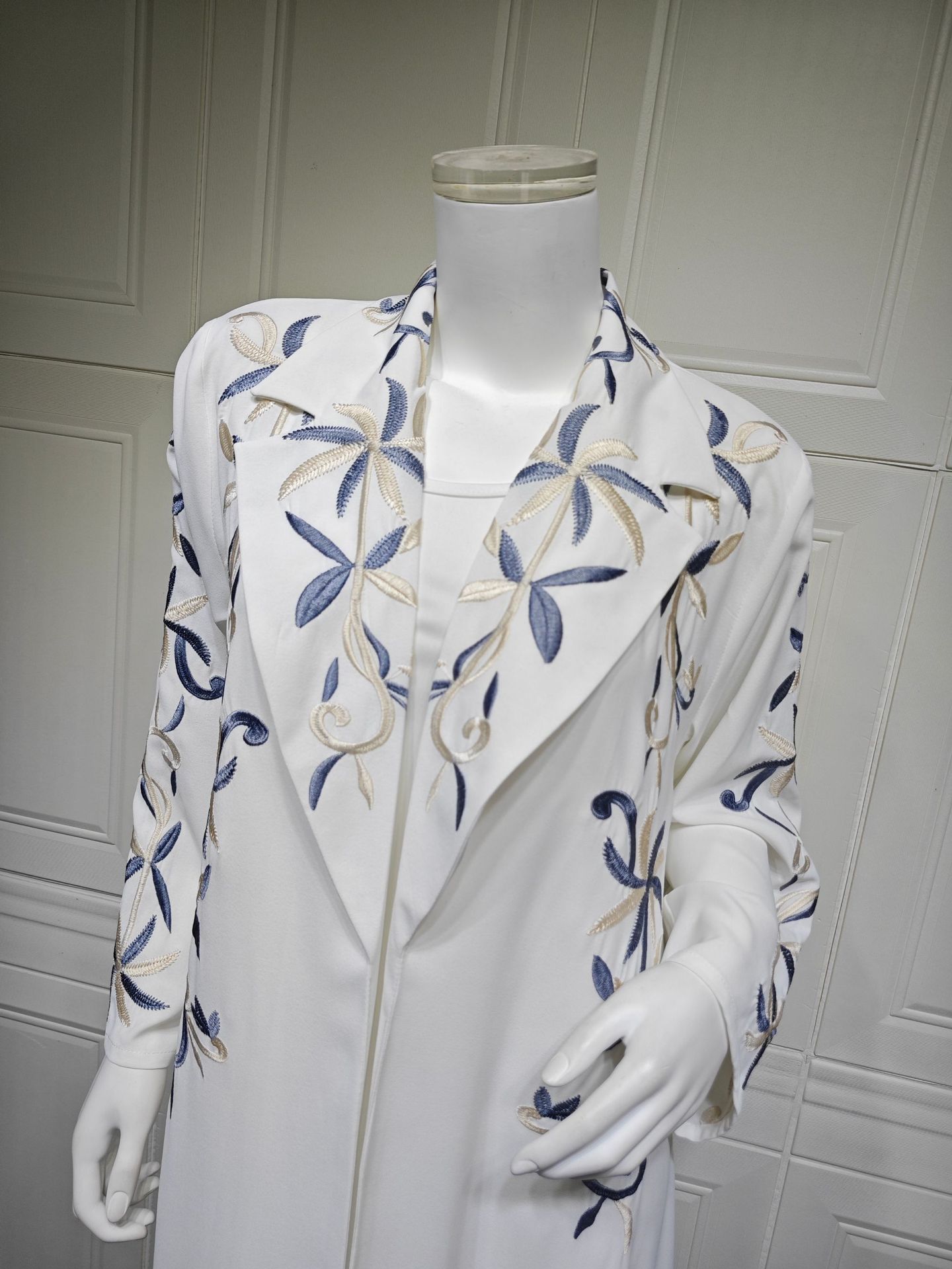 Elegant Embroidered Lapel Collar Abaya Cardigan