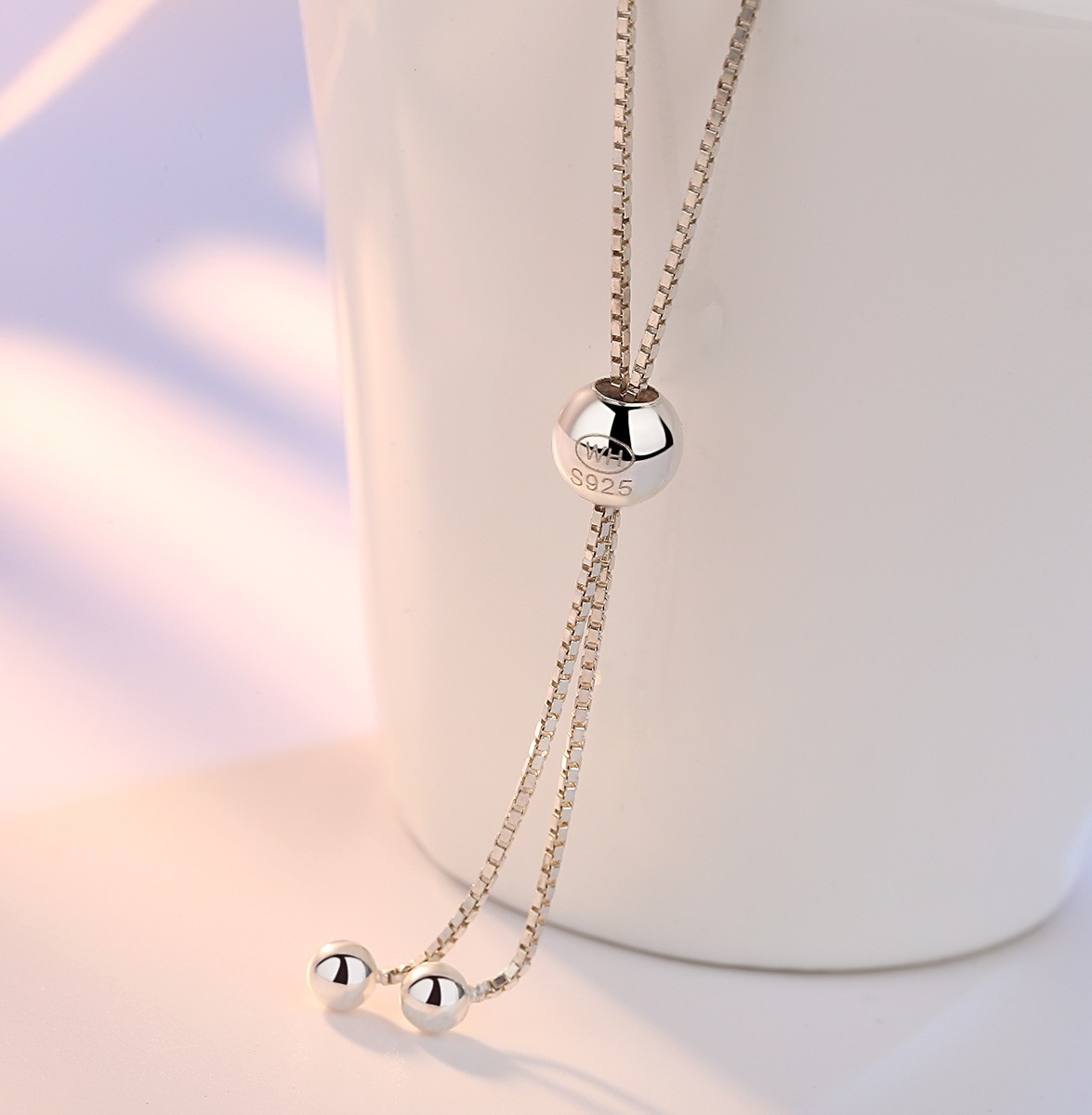 Retractable bracelet