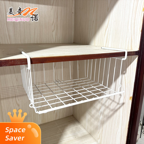 A cesta suspensa branca montável