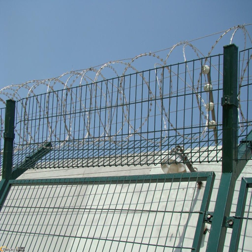 Airport fence(barbed wire and welded wire mesh)