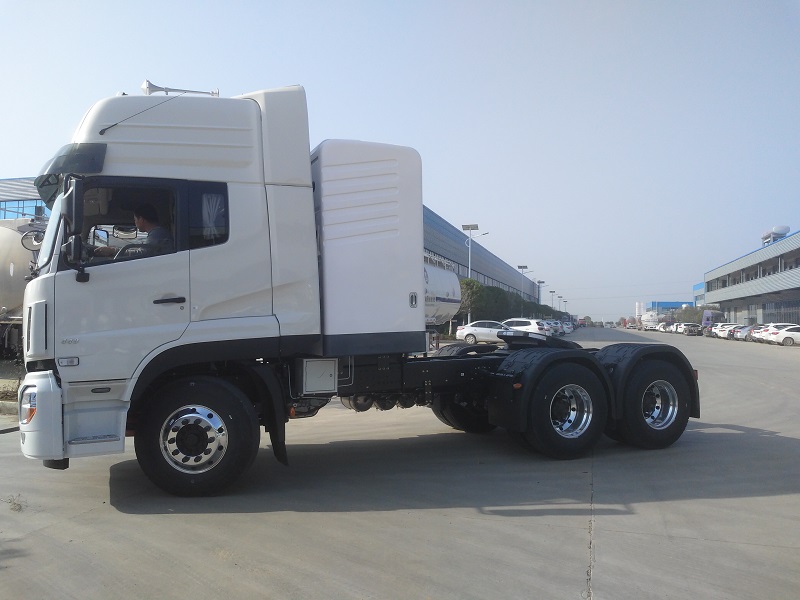 6 × 4 مستعمل DongfengTractor Truck Head