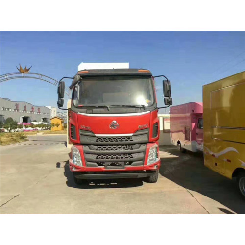 Прочный грузовик для перевозки кормов на дальние расстояния