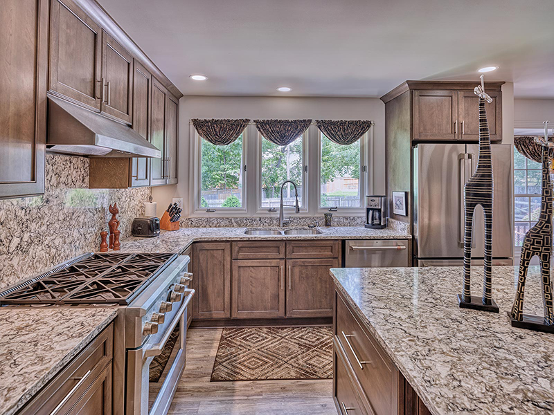 Classic Solid Wood Modular Kitchen Cabinets