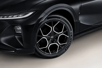 2024 Changan Qiyuan A07: 200km Air Hybrid Sedan Car by Changan Automobile