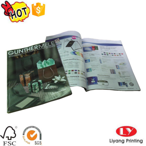 Softcover tijdschriftbrochure afdrukken met glanzende laminering