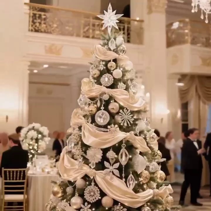 Elegant Gilded Xmas Tree for Elite Soirées