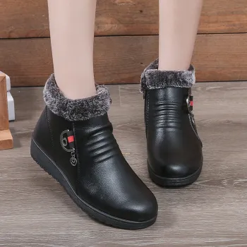 Grandma's short boots are non slip and warm