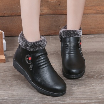 Grandma's short boots are non slip and warm