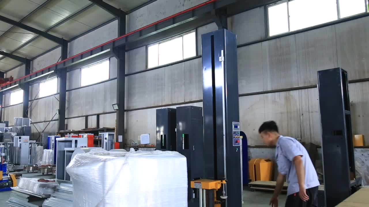 Pallet wrapping machine with weighing scale