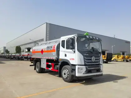 Dongfeng Huashen T5 10-ton oil tanker