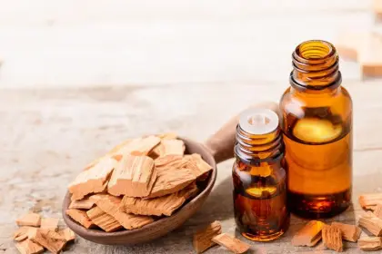 Wholesale Bulk 100% Pure Natural Linaloe Oil/Sandalwood Oil