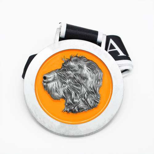 Medalla de perro de metal plateado de esmalte naranja personalizado