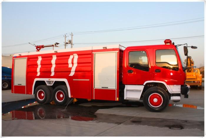 Isuzu 6x4 Fire Truck 1