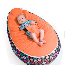 Comfortabele zitzak met babybed