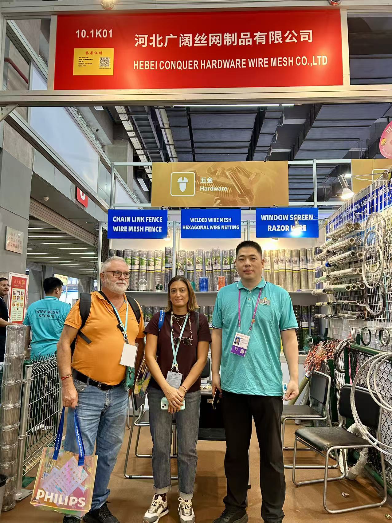 La delegazione africana visita lo stand Anjia