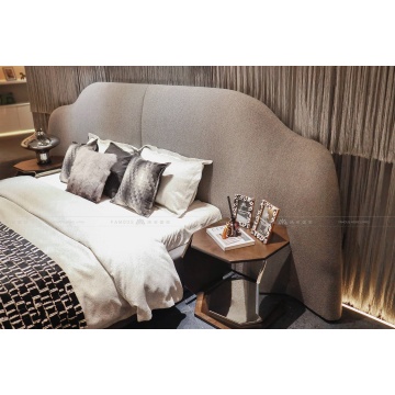 Cama maestra moderna de confort chic