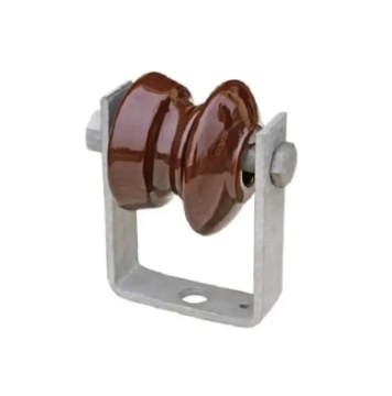 Anti-corrosion shackle insulator series