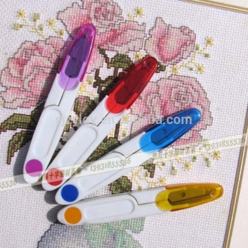 Wholesale plastic handle sewing scissors portable cross stitch mini safe scissors with cap colorful
