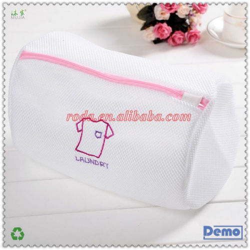Polyester fabric mesh laundry bag with embroidery