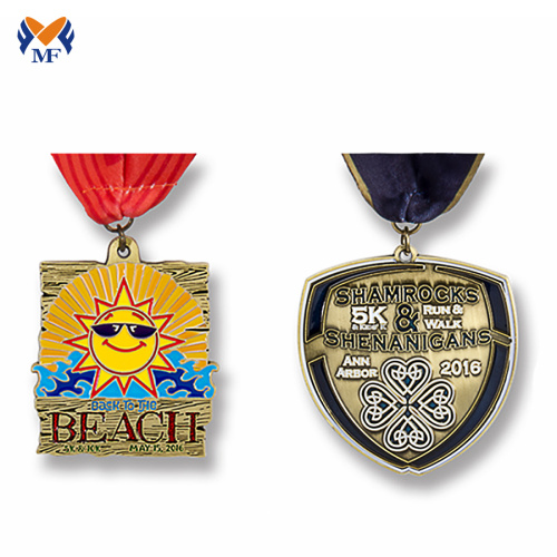 Diferentes tipos diferentes de medalhas de ouro