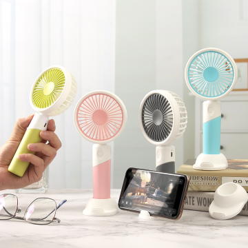 Ventilador portátil recarregável estilo fresco