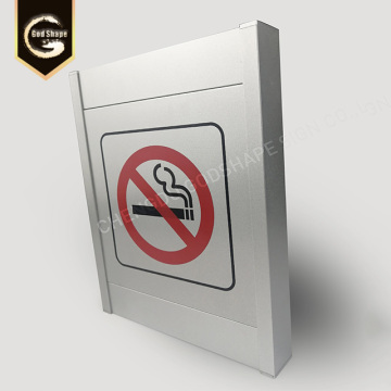 屋外の建物の規制標識禁煙の標識