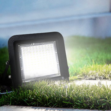 Lampe solaire étanche: lampe de projection à LED super lumineuse pour une utilisation en plein air