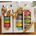 Verschillende Macaron-taartdozen met bedrukt logo