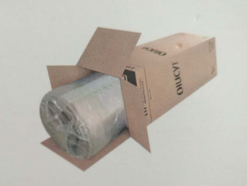 Federkernmatratze mit Kissenbezug in einer Box