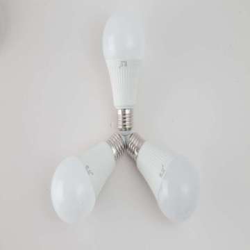 Lampadina LED con sensore a microonde 7W 3500K