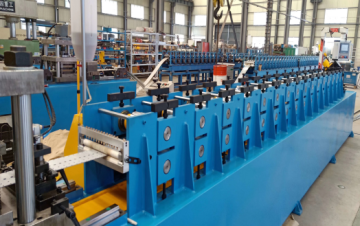 C-profile roll forming machine