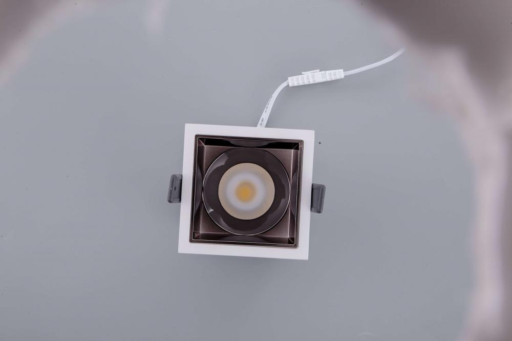 6000k 2.4g remote square spotlight