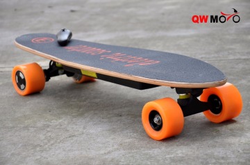 QWMOTO Brushless Motor 24V lithium battery 80W 4 wheel mini Electric powered Maple Wood Skateboard for Cheap sale