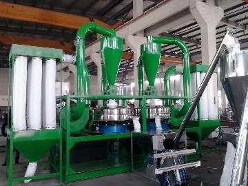 Plastic pulverizer