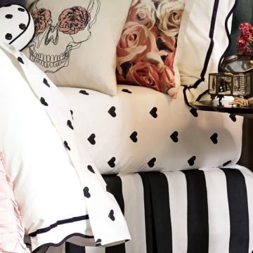 White base with printing cotton bed linen