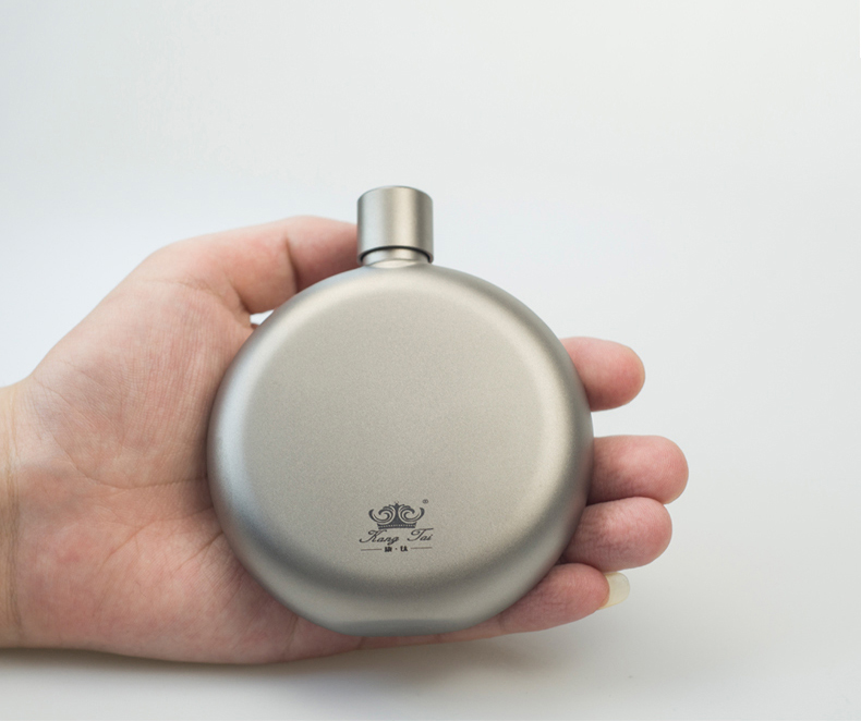 Titanium round flat hip flask Titanium round flat hip flask