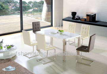 dining tables / dining chairs