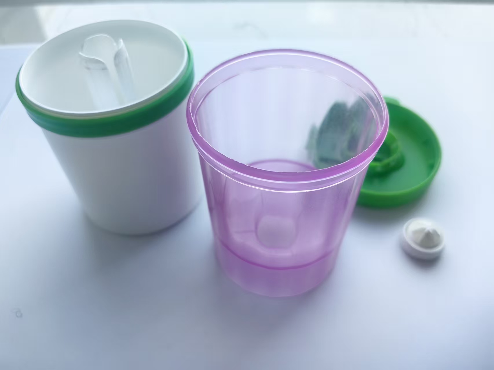 Injection molding of chewing gum boxes (11)