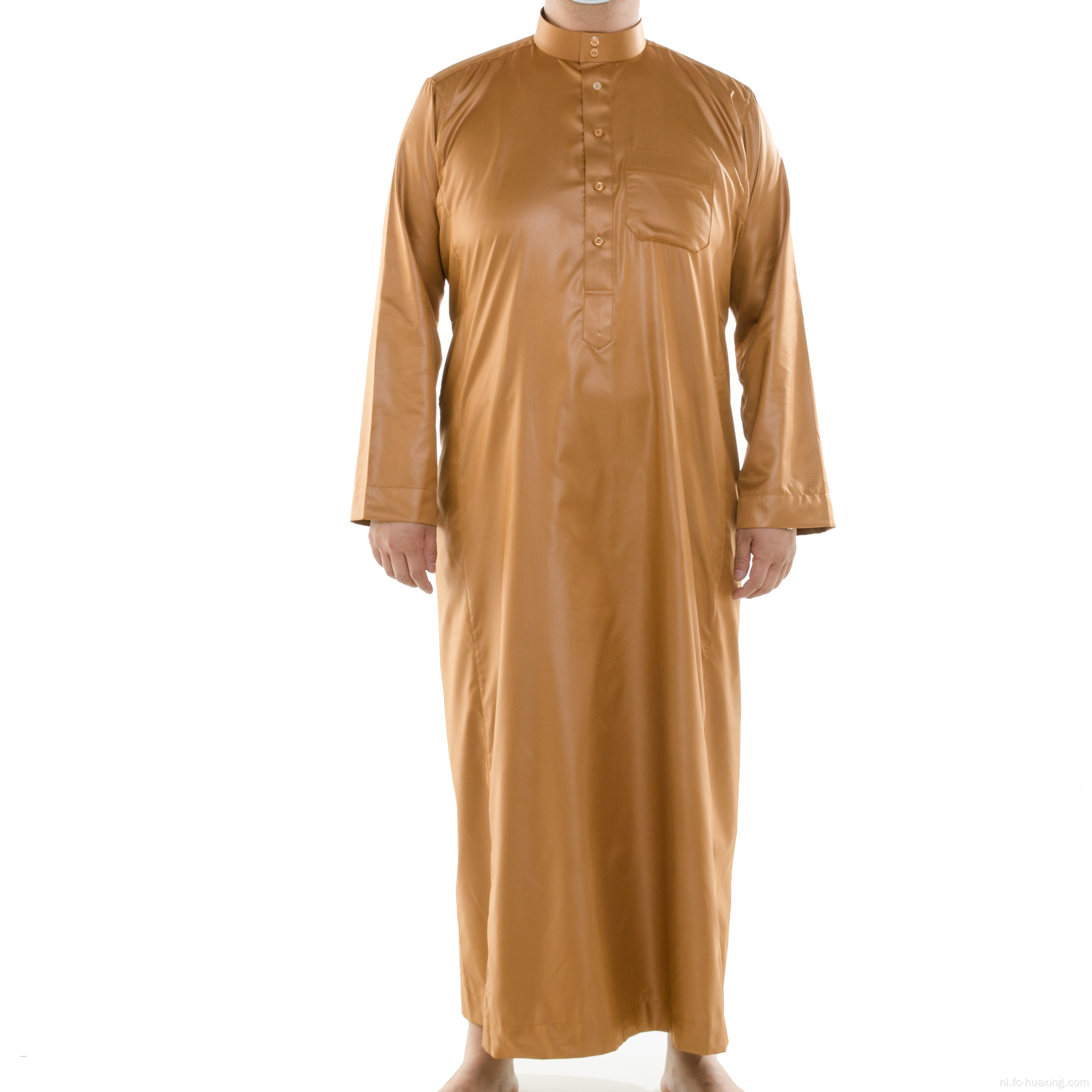 Islamitische mannen dragen thobemuslim lange kurta