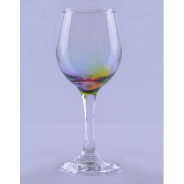 Precioso juego de cristalería para beber con fondo de arcoíris