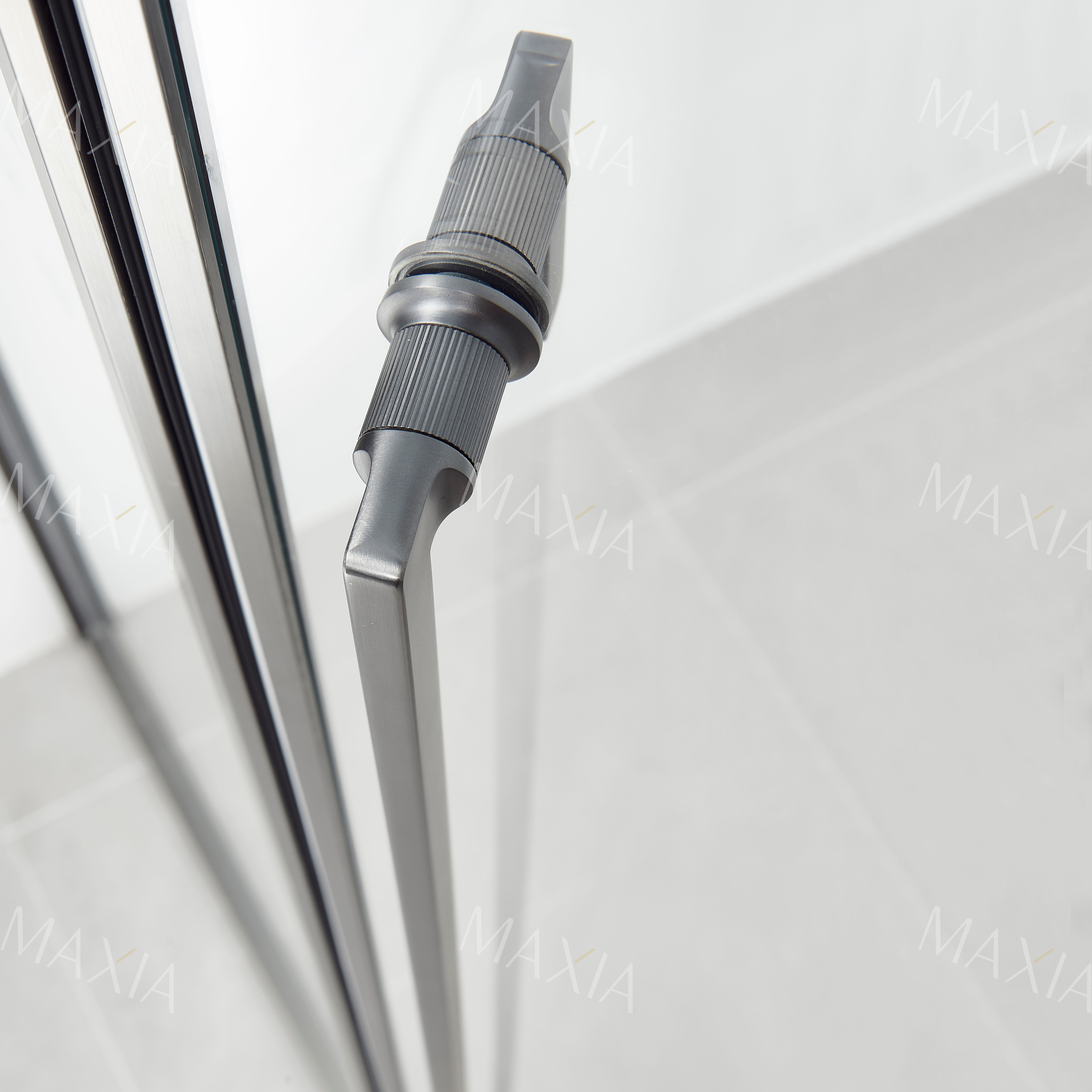 Тонкая граница скрытая душевая комната