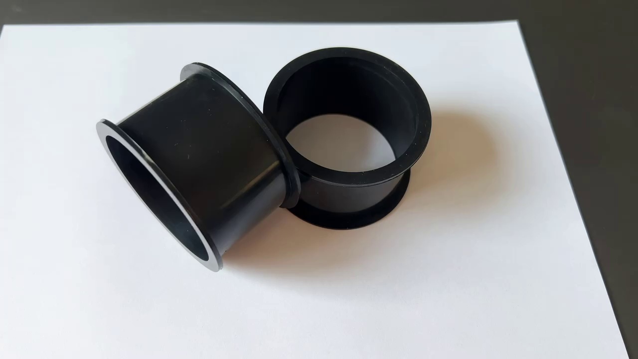 Engine water pipe connector