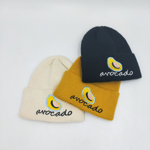 Cappello caldo invernale addensato con ricamo speciale di frutta in cotone