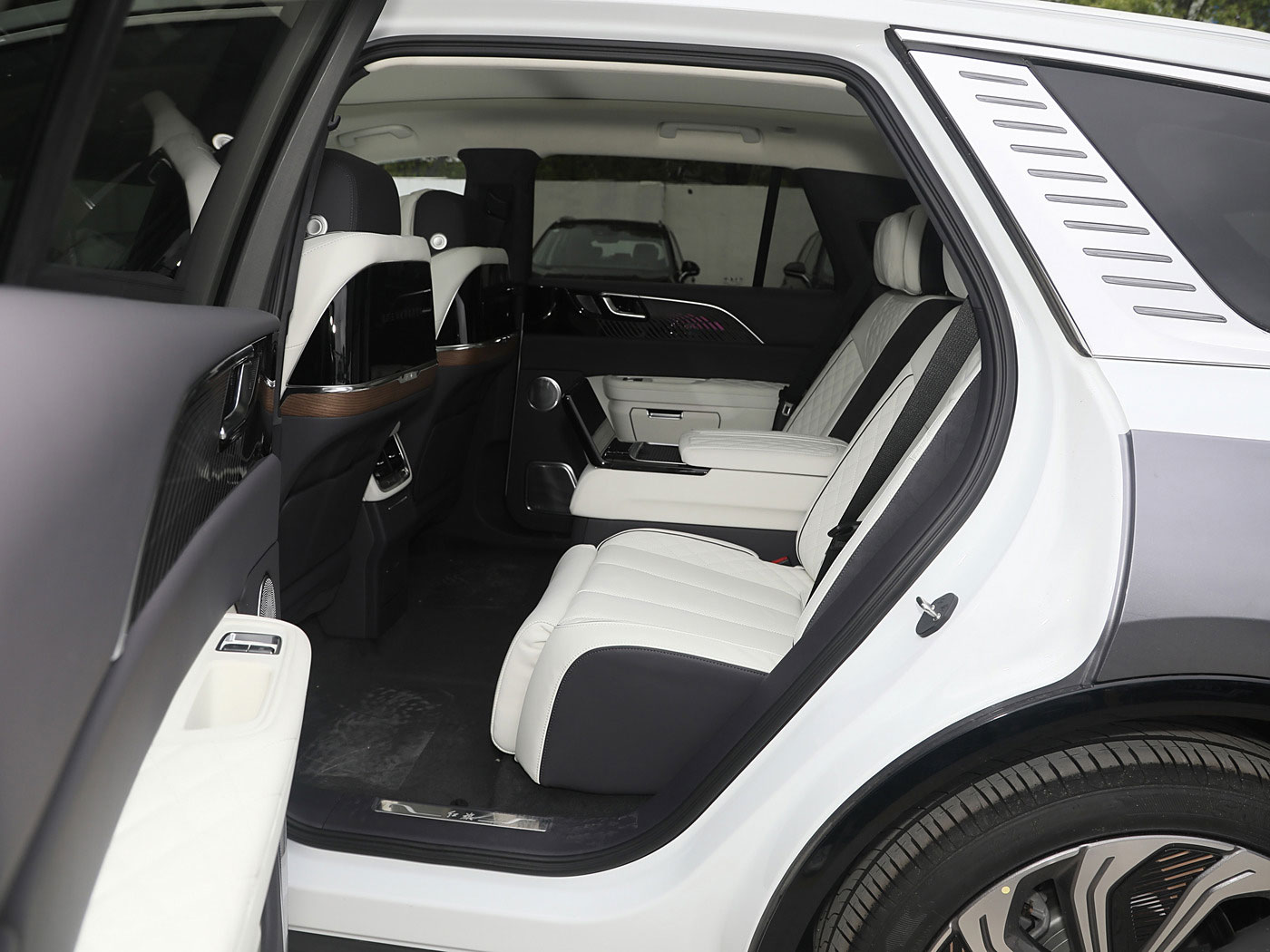 Top New Energy Vehicles Hongqi E-HS9 Electric