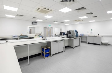 Medical laboratory powder coatings