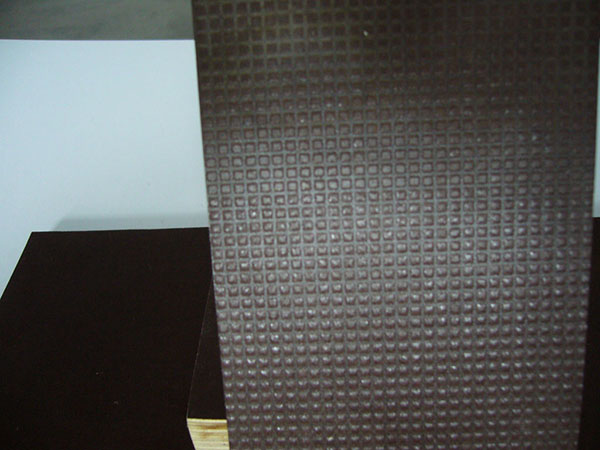 Brown Smooth/Wiremesh Water Proof Plywood