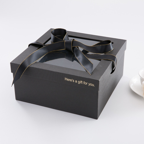 Boîte cadeau carrée en papier cartonné de luxe avec couvercle transparent