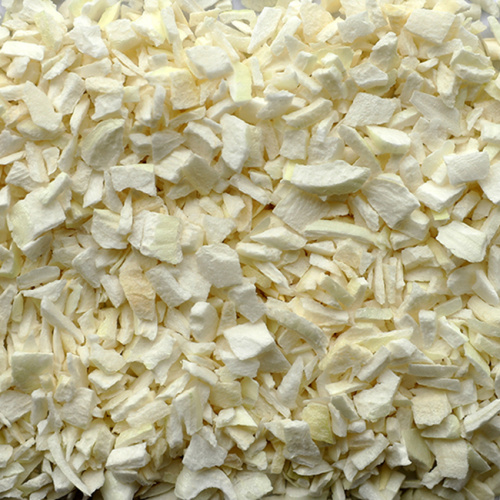 Air dried white onion flakes