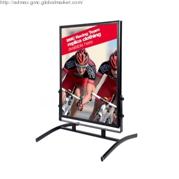 Stand Banner all'aperto con angolo rinforzato e Base in metallo