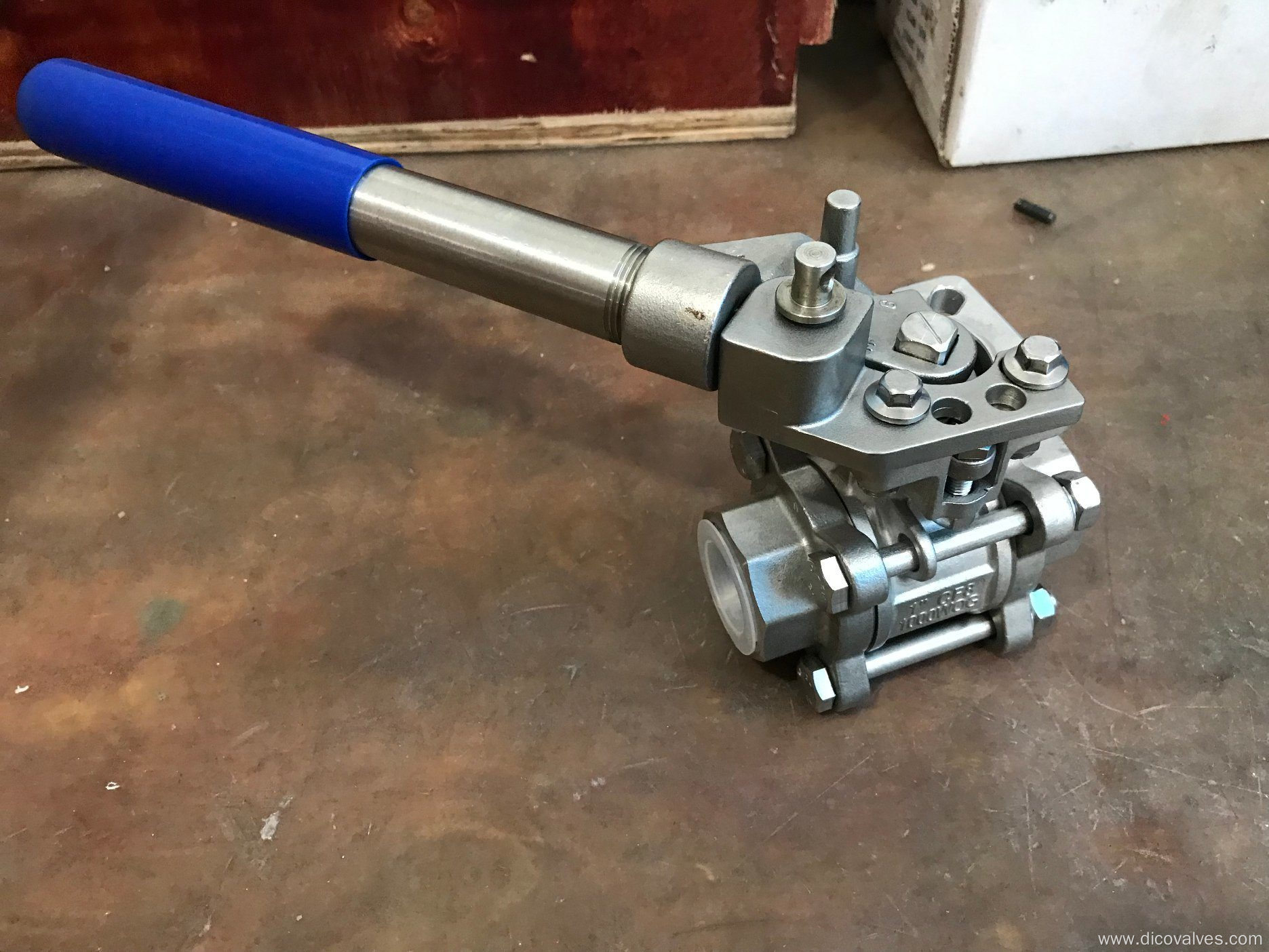 SS304 Bsp/NPT Spring Return Handle 3PC Ball Valve